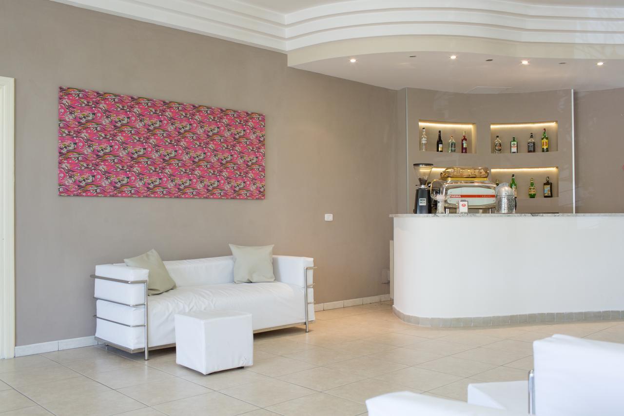 Hotel Holiday Vasto Exterior photo